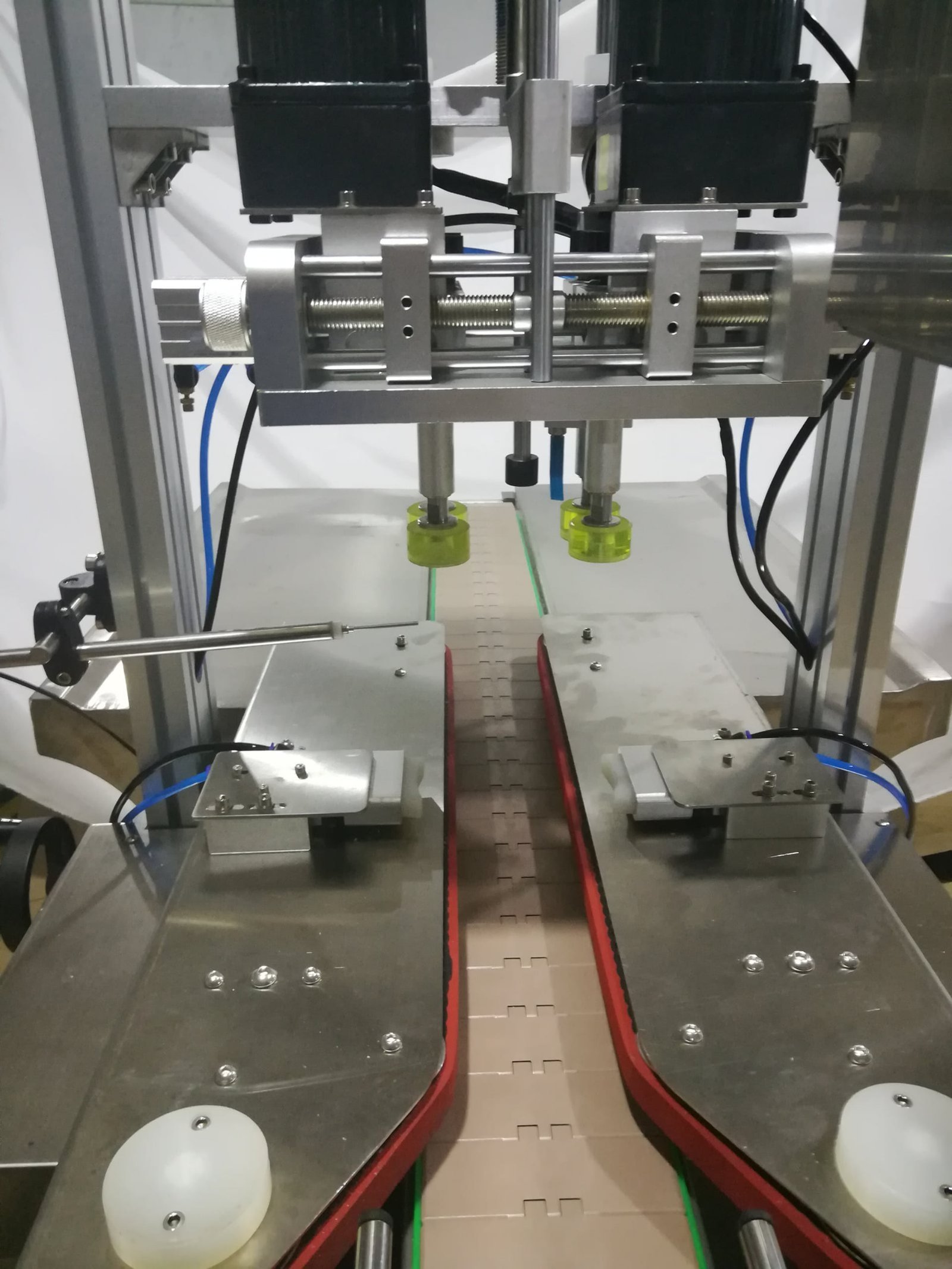 Capping machine detail thumbnail 3