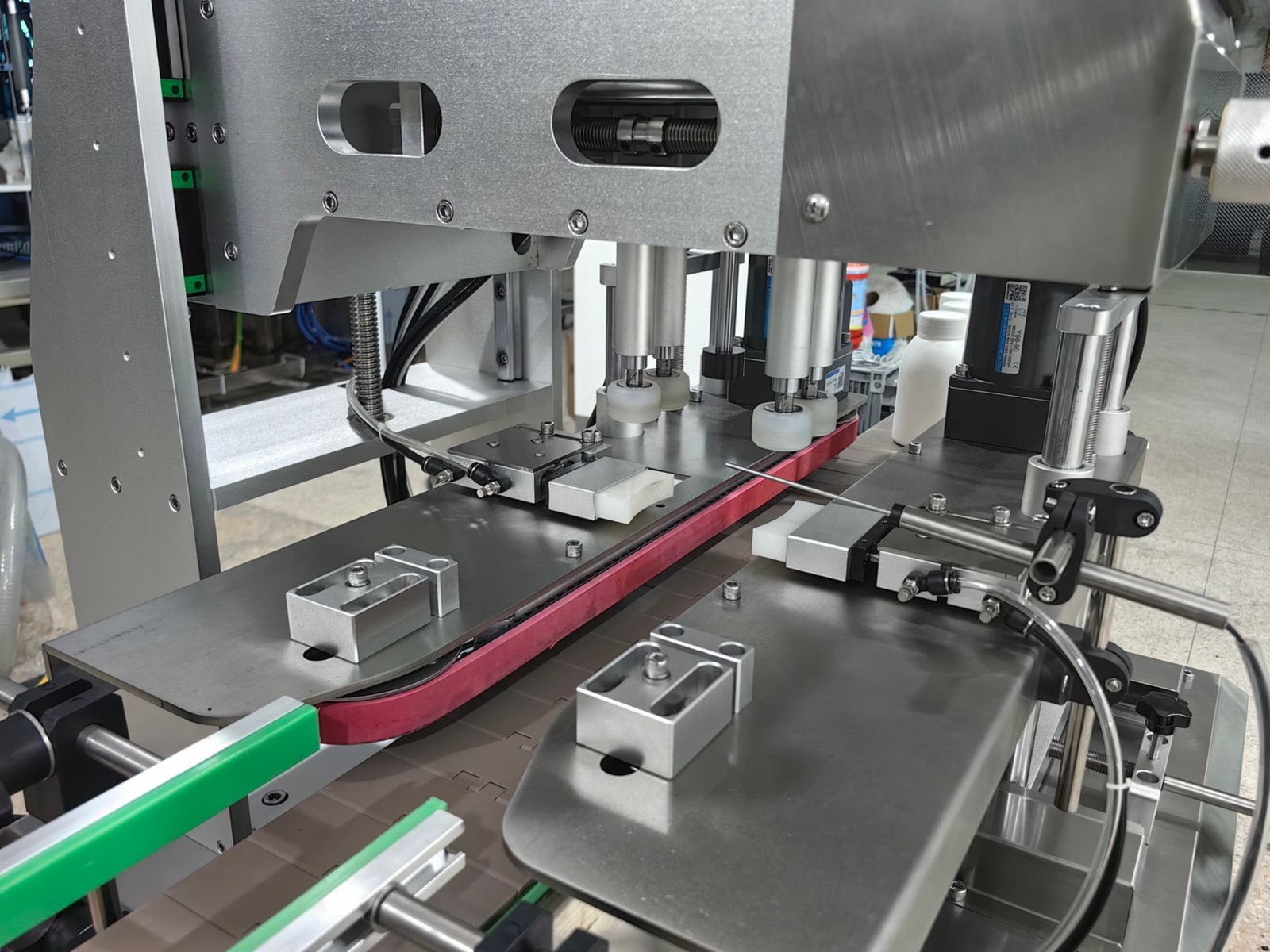 Servo capping machine detail thumbnail 1