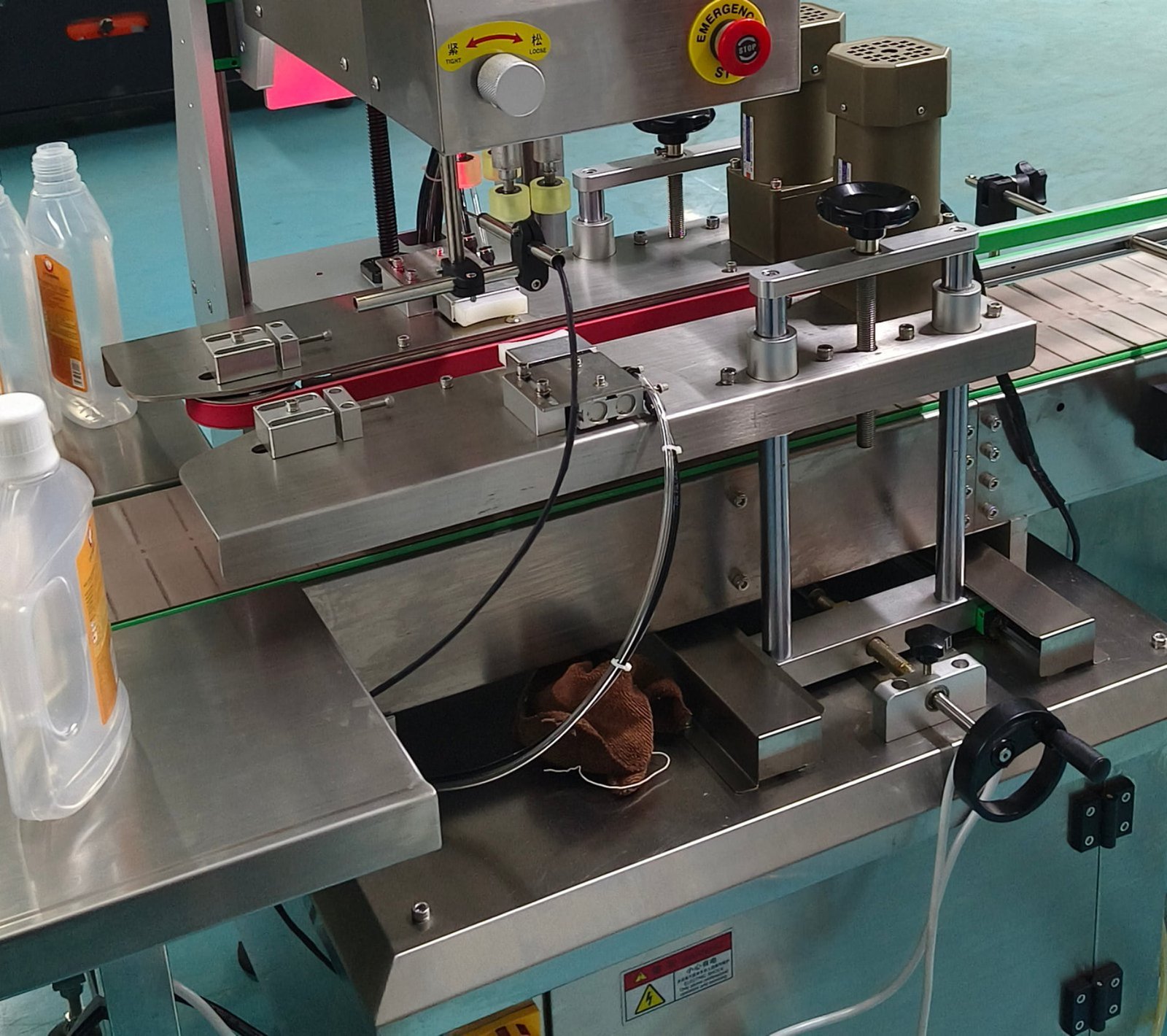 Servo capping machine detail thumbnail 2