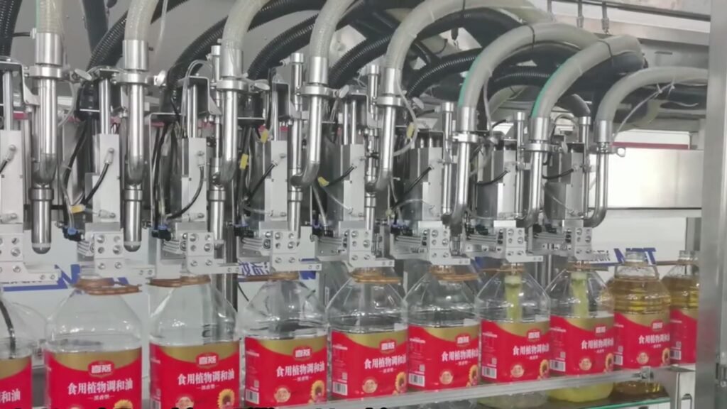 LEKA-FLSFZ-08 eight-head tracking servo filling machine filling 25 L blended edible vegetable oil containers for Xiyan in China
