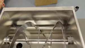 Mixing blades operating inside the LEKA-FLsemi-L01 sauce filling hopper
