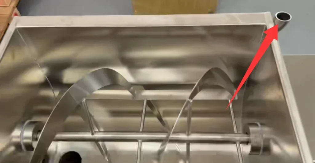 Water inlet for the optional double-layer heated sauce hopper