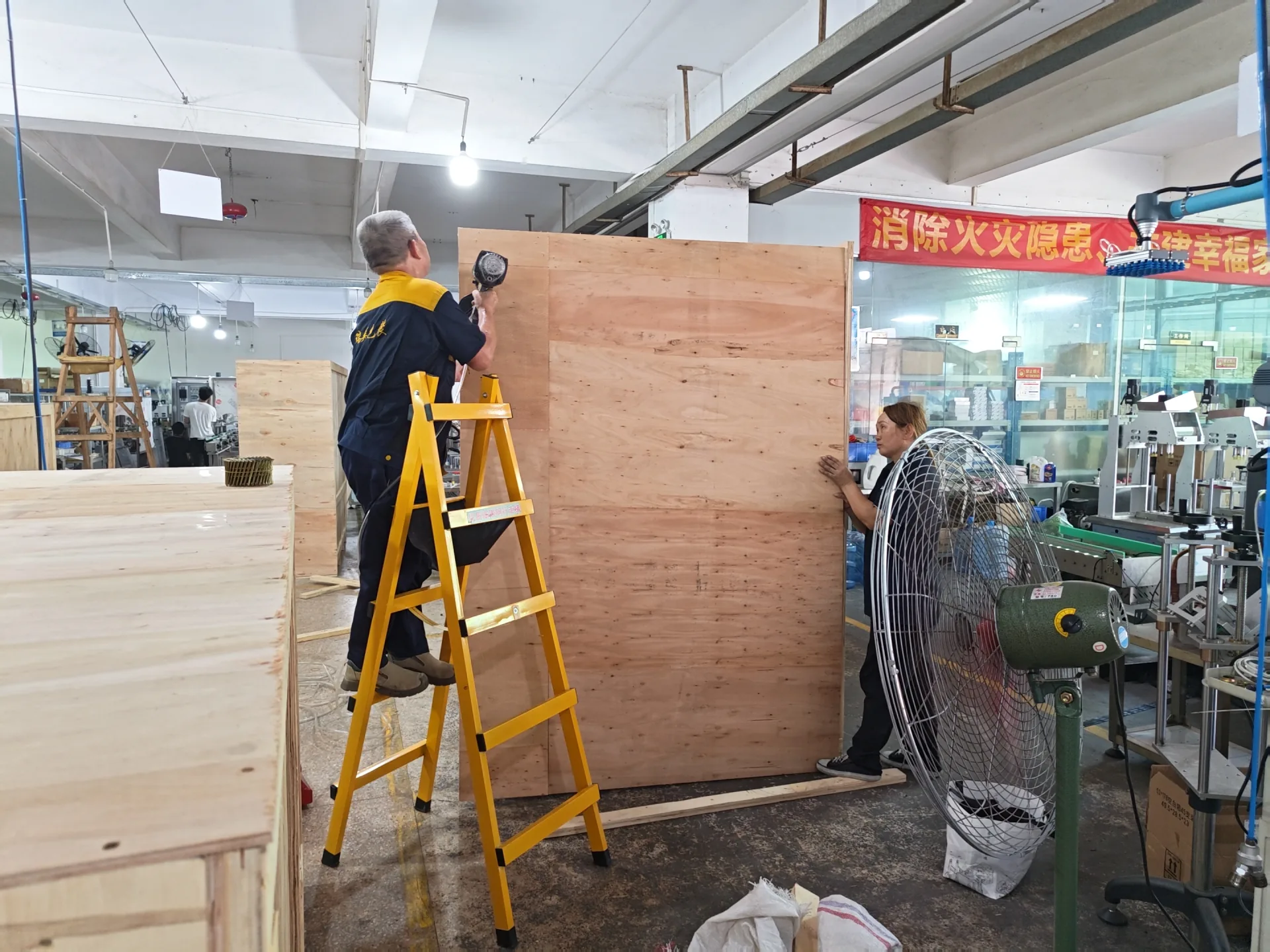 Technicians preparing a wooden export crate in the LEKA Pack Line factory